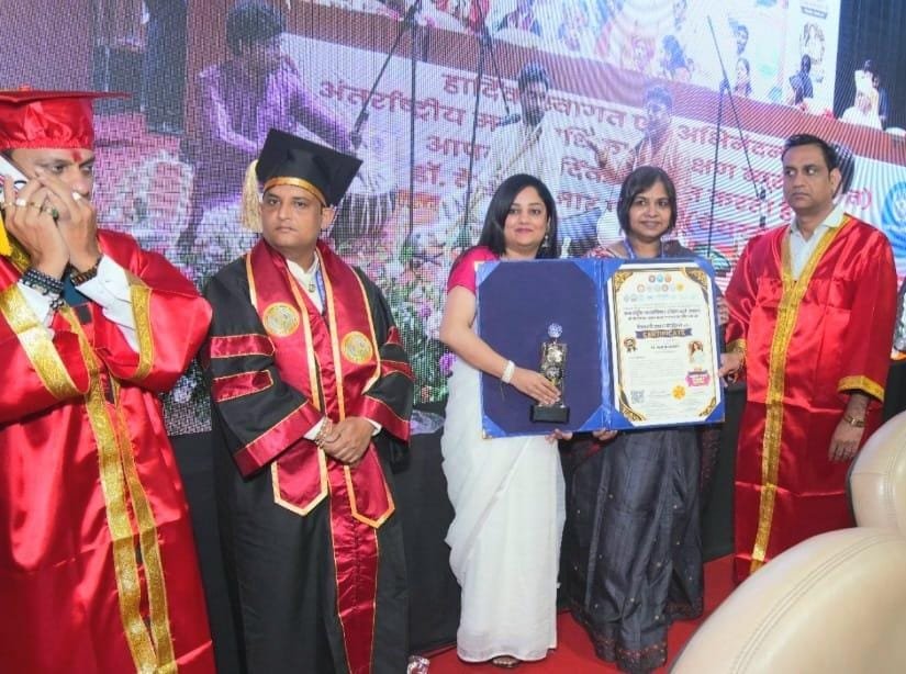 Dr. Mamta Sahdev, Advocate, was honored with the “Vishwa Kirti Shri Samman” for her outstanding contribution to human rights, social service, and the legal field